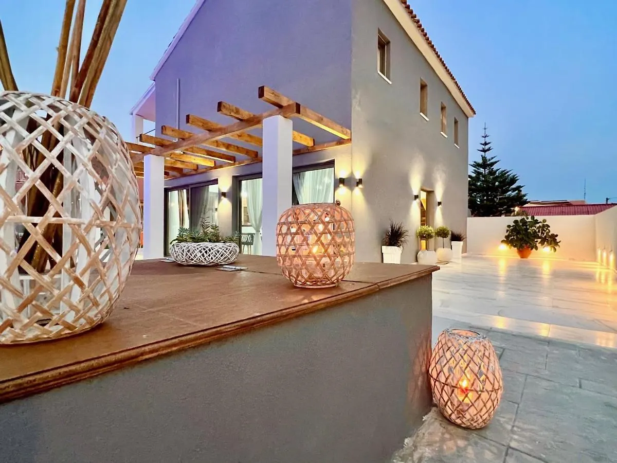 Villa Cielo Tourlos 3*,